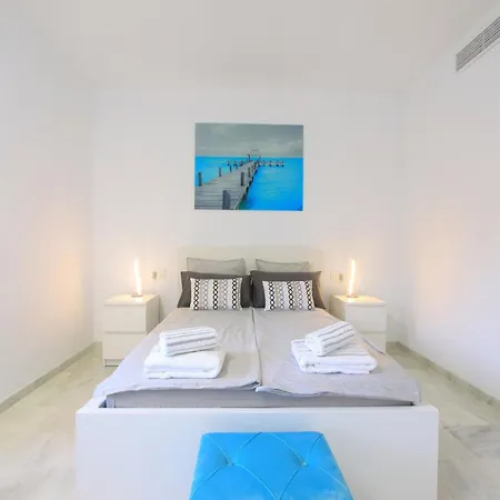 Beachside With Jacuzzi & Pool * ماربيا
