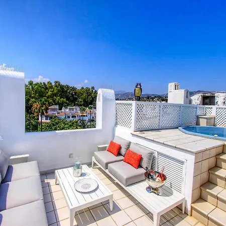 Beachside With Jacuzzi & Pool شقة ماربيا