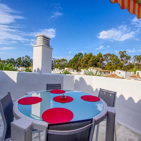 شقة Beachside With Jacuzzi & Pool ماربيا